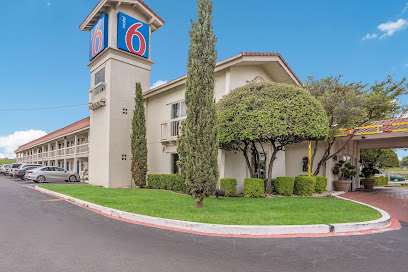 Motel 6 Dallas, TX - Market Center